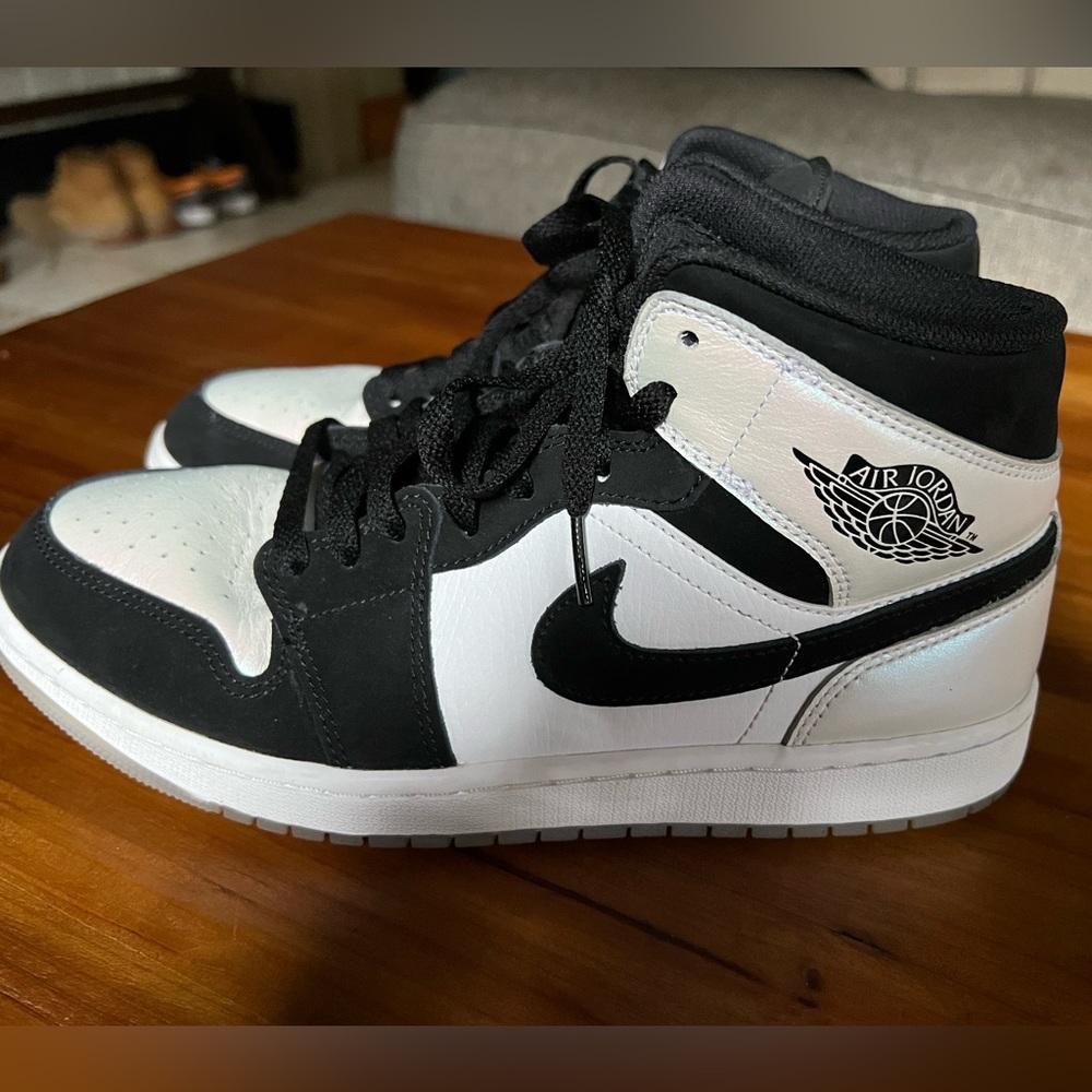 Air Jordan 1 Mid Black and White Sneakers size 9 men's